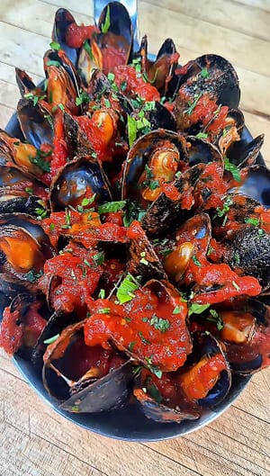 zuppa di mussels with tomato garlic broth and parsley