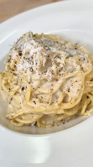 Cacio e pepe spaghetti with pecorino romano and black pepper