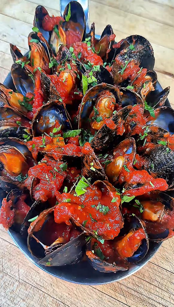zuppa di mussels with tomato garlic broth and parsley